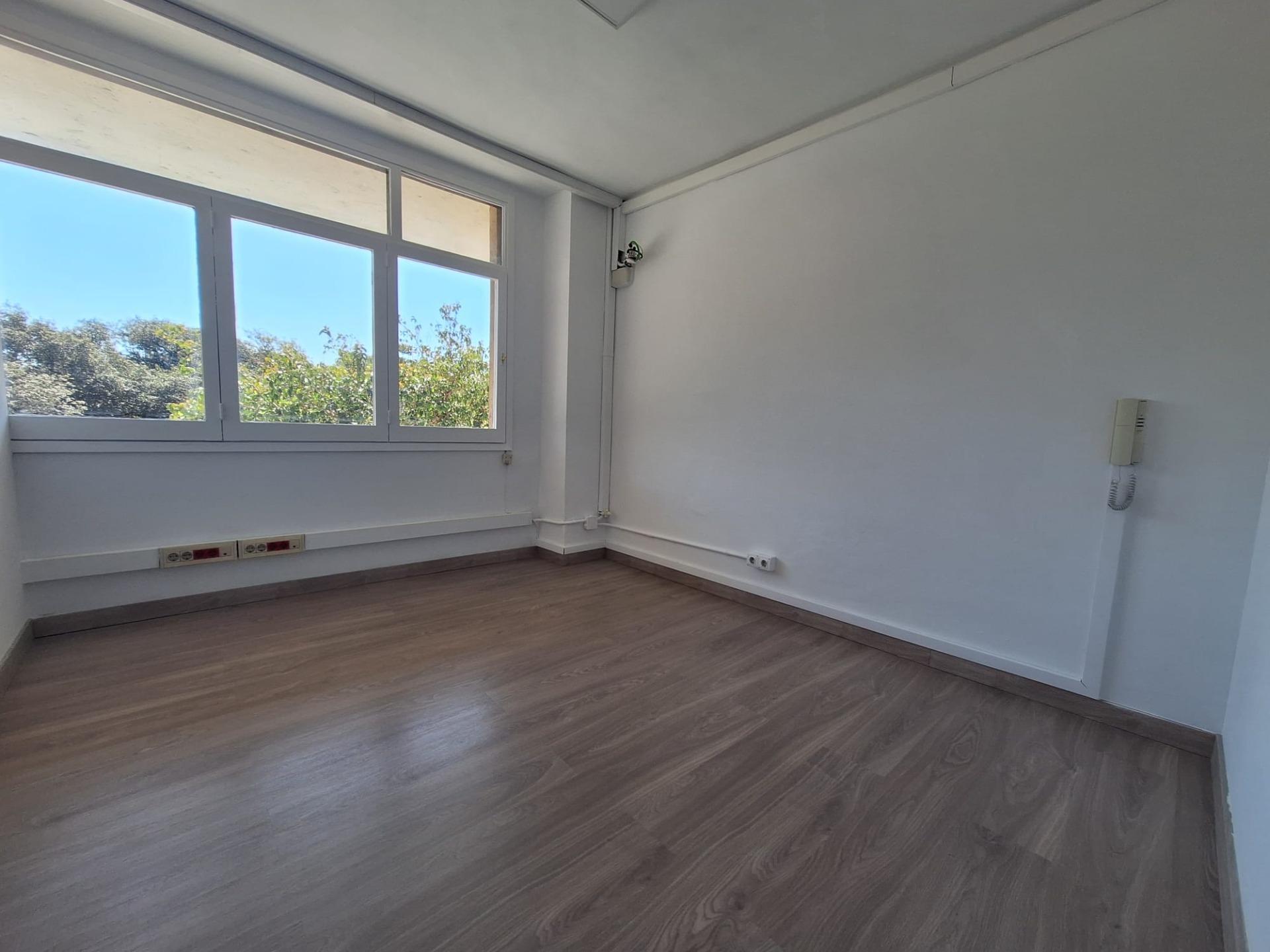 Local en Barberà del Vallès, Barcelona en alquiler Foto principal- Imagen 1 de 4