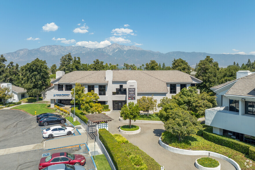 10807 Laurel St, Rancho Cucamonga, CA en alquiler - Foto del edificio - Imagen 2 de 24