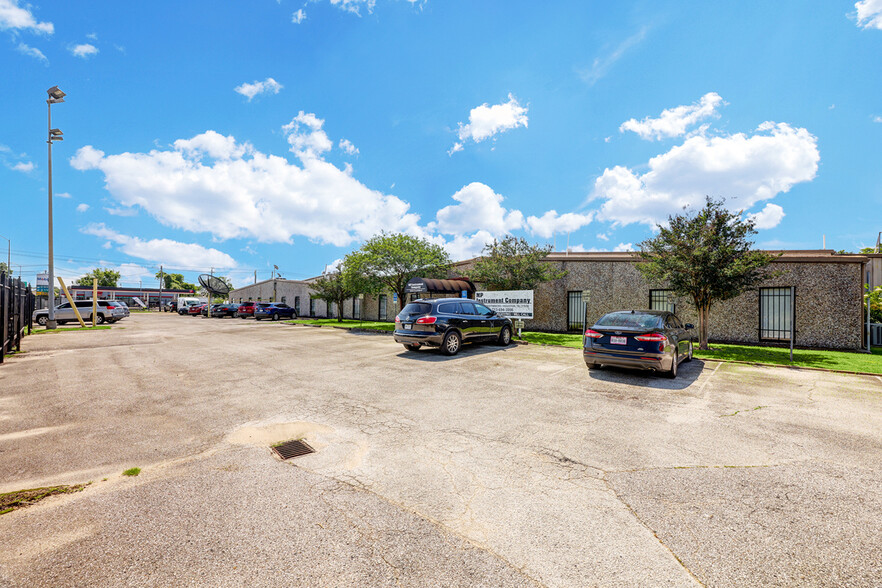 125 W Crosstimbers St, Houston, TX en alquiler - Foto del edificio - Imagen 1 de 10