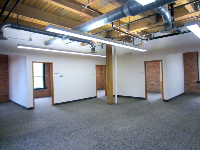 87 N Clinton Ave, Rochester, NY en alquiler - Foto del interior - Imagen 3 de 5