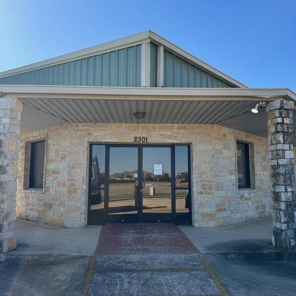 2301 10th St, Floresville, TX en alquiler - Foto del edificio - Imagen 2 de 7