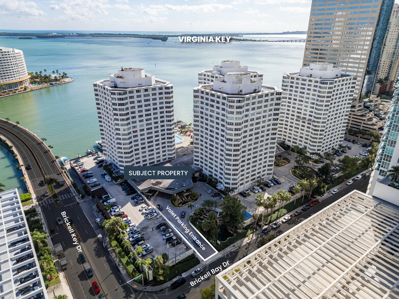 801 Brickell Bay Dr, Miami, FL en venta - Foto del edificio - Imagen 1 de 11