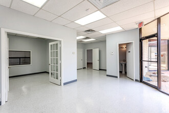 1225 W College Ave, Carrollton, TX en alquiler Foto del interior- Imagen 2 de 4