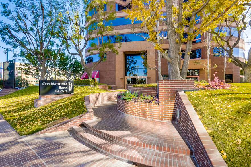 3500 W Olive Ave, Burbank, CA en alquiler - Foto del edificio - Imagen 2 de 2