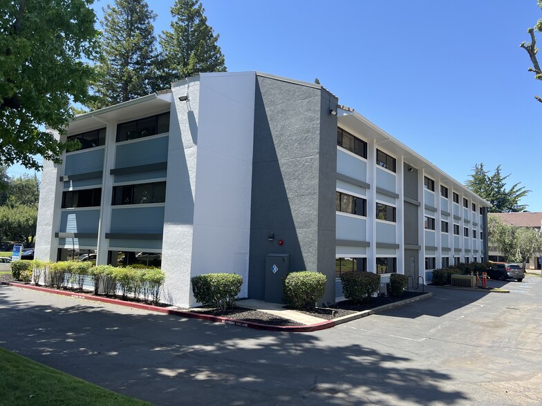 87 Scripps Dr, Sacramento, CA en alquiler - Foto del edificio - Imagen 2 de 8