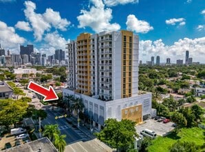 900 SW 8th St, Miami, FL en alquiler Foto del edificio- Imagen 1 de 34