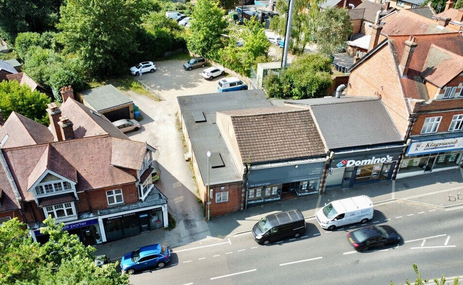 10 Chalet Hl, Bordon en venta - Foto del edificio - Imagen 1 de 3