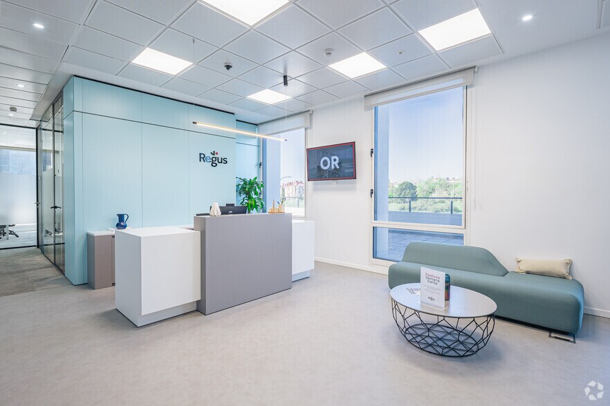 Calle de la Ribera del Loira, 16 I-18, Madrid, Madrid en alquiler - Vestíbulo - Imagen 2 de 22