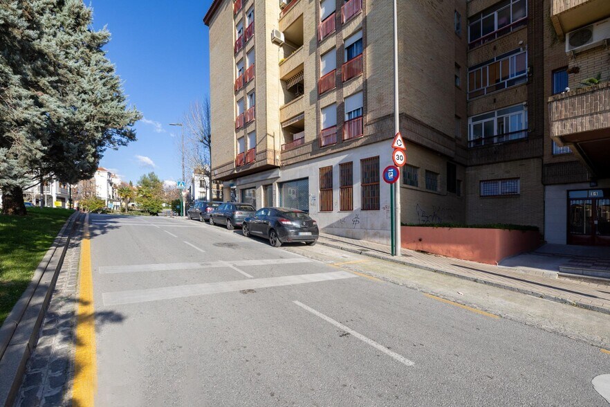 Local en Granada en venta - Foto del edificio - Imagen 2 de 37
