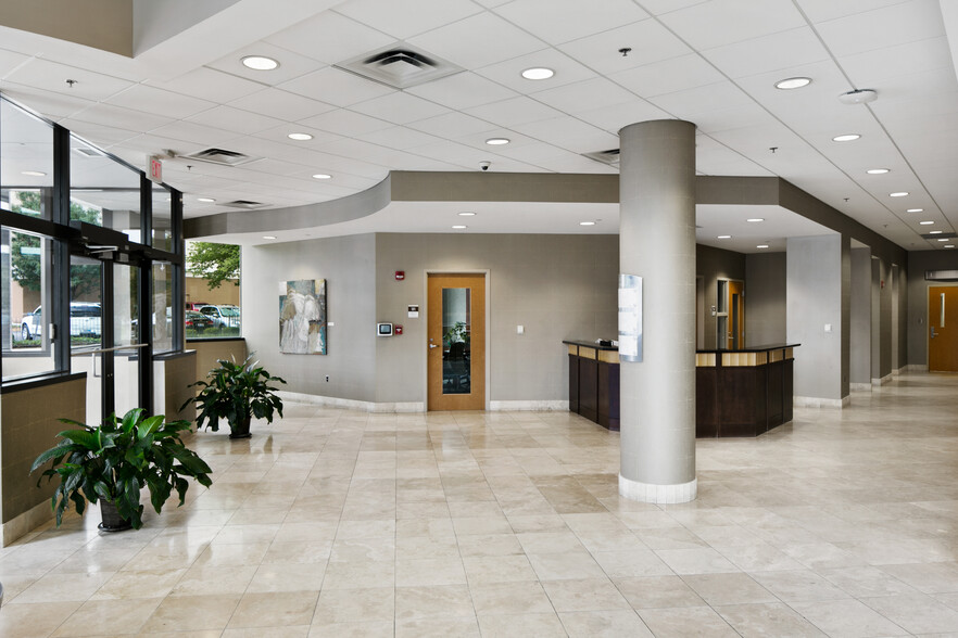 201 E Jefferson St, Louisville, KY en alquiler - Lobby - Imagen 3 de 10