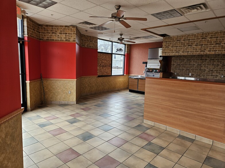 1629 E Michigan Ave, Lansing, MI en alquiler - Lobby - Imagen 2 de 13