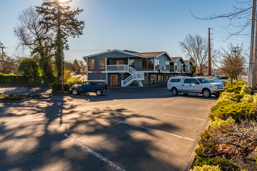 520 E Whidbey Ave, Oak Harbor, WA en venta - Foto del edificio - Imagen 2 de 33