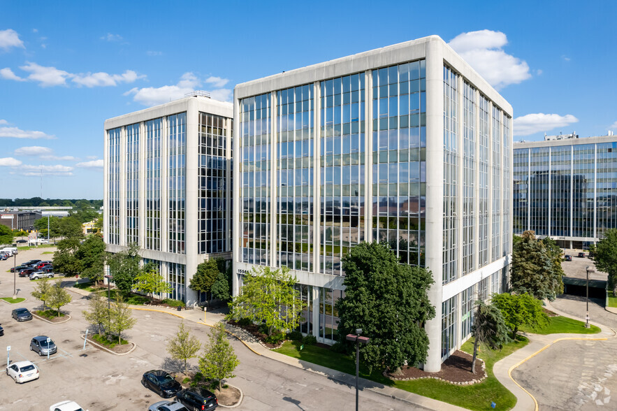 15565 Northland Dr, Southfield, MI en alquiler - Foto del edificio - Imagen 1 de 68