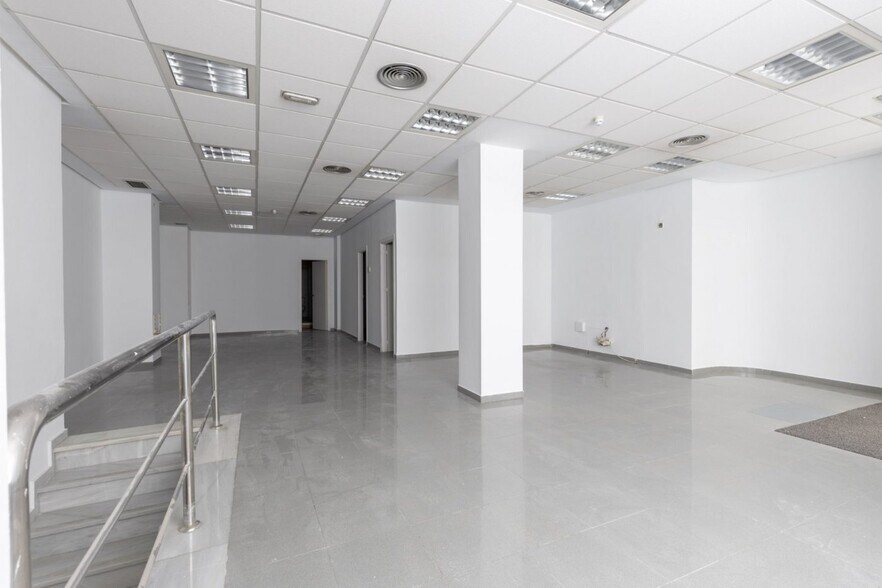 Local en Montefrío en venta - Foto del interior - Imagen 3 de 28