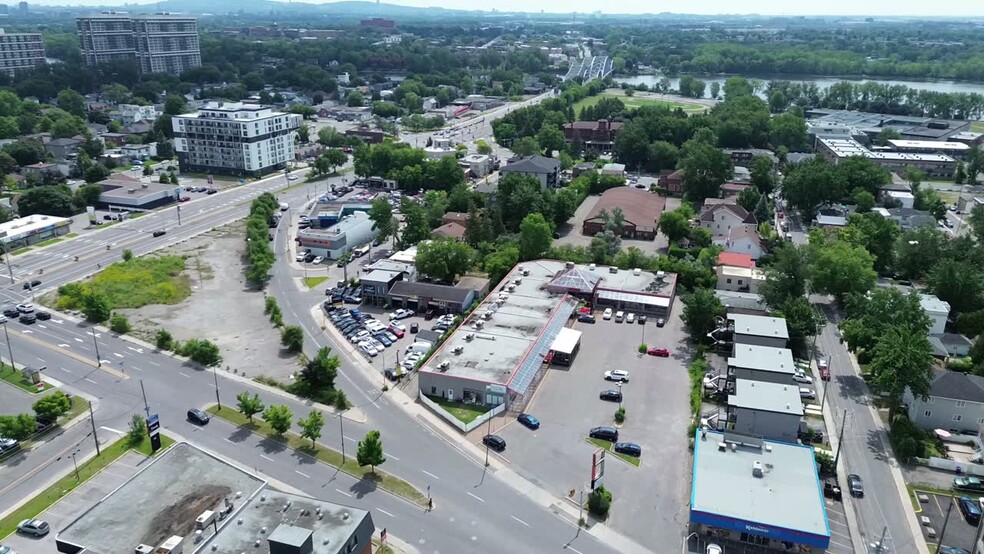 376-390 Boul Curé-Labelle, Laval, QC en venta - Vídeo de anuncio comercial - Imagen 2 de 3