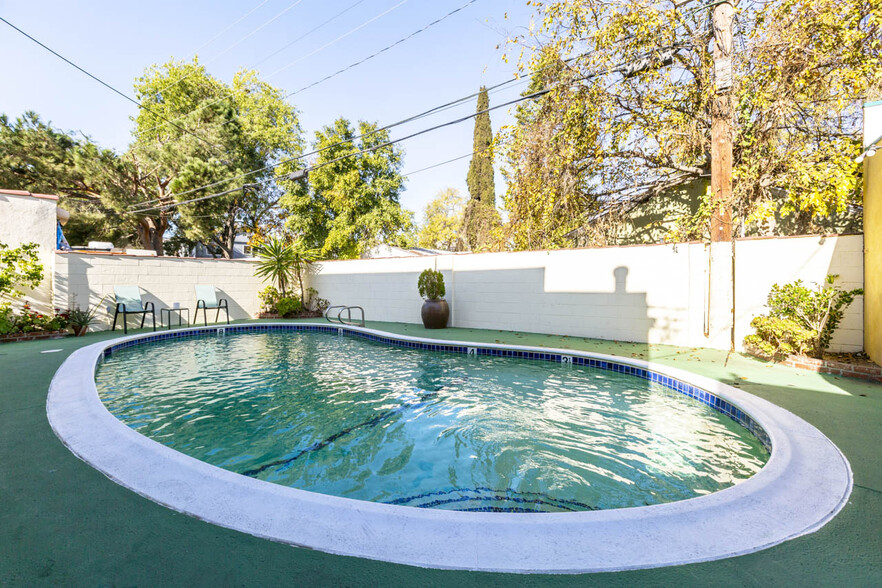 10803 Otsego St, North Hollywood, CA en venta - Foto del edificio - Imagen 3 de 39