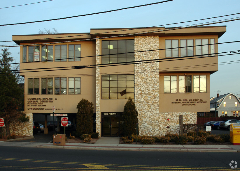 155 Washington Ave N, Bergenfield, NJ en alquiler - Foto del edificio - Imagen 2 de 11