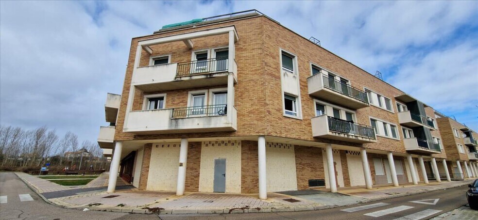 Local en Grijota en venta - Foto del edificio - Imagen 1 de 8