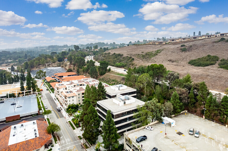 609 Deep Valley Dr, Rolling Hills Estates, CA en alquiler - Foto del edificio - Imagen 3 de 3