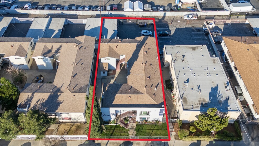 7515 Canby Ave, Reseda, CA en venta - Foto del edificio - Imagen 2 de 30