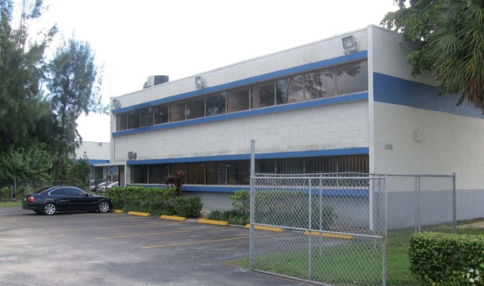 1355 NW 97th Ave, Doral, FL en alquiler - Foto del edificio - Imagen 1 de 2