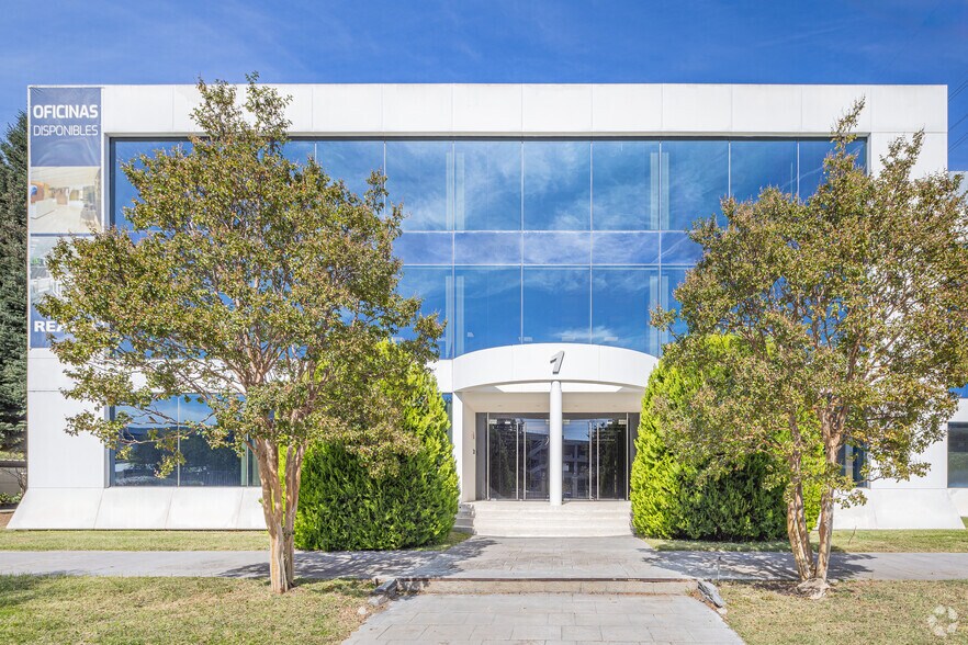 Calle del Musgo, 1, Madrid, Madrid en alquiler - Foto del edificio - Imagen 1 de 11