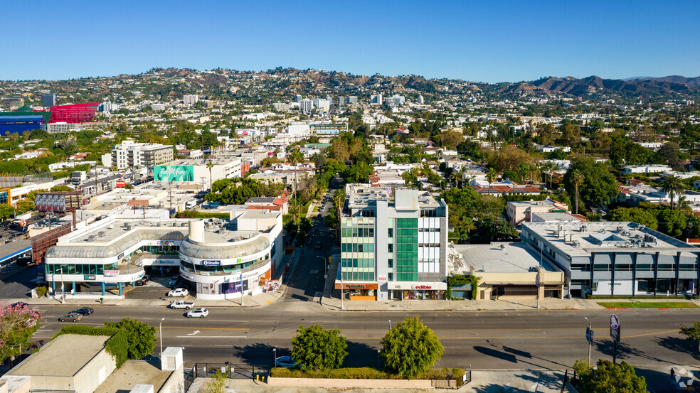 8455 Beverly Blvd, Los Angeles, CA en alquiler - Vista aérea - Imagen 3 de 5