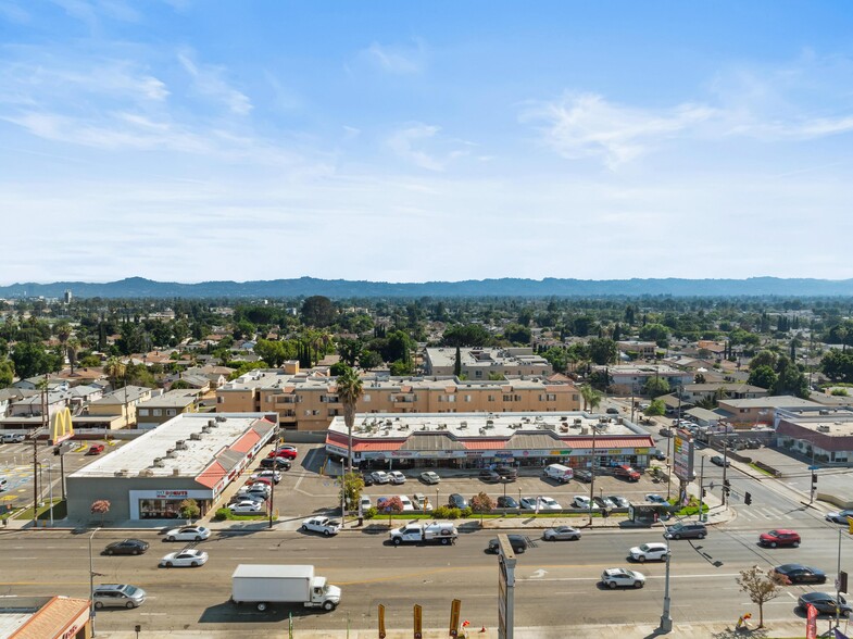 12650 Sherman Way, North Hollywood, CA en alquiler - Foto del edificio - Imagen 2 de 7