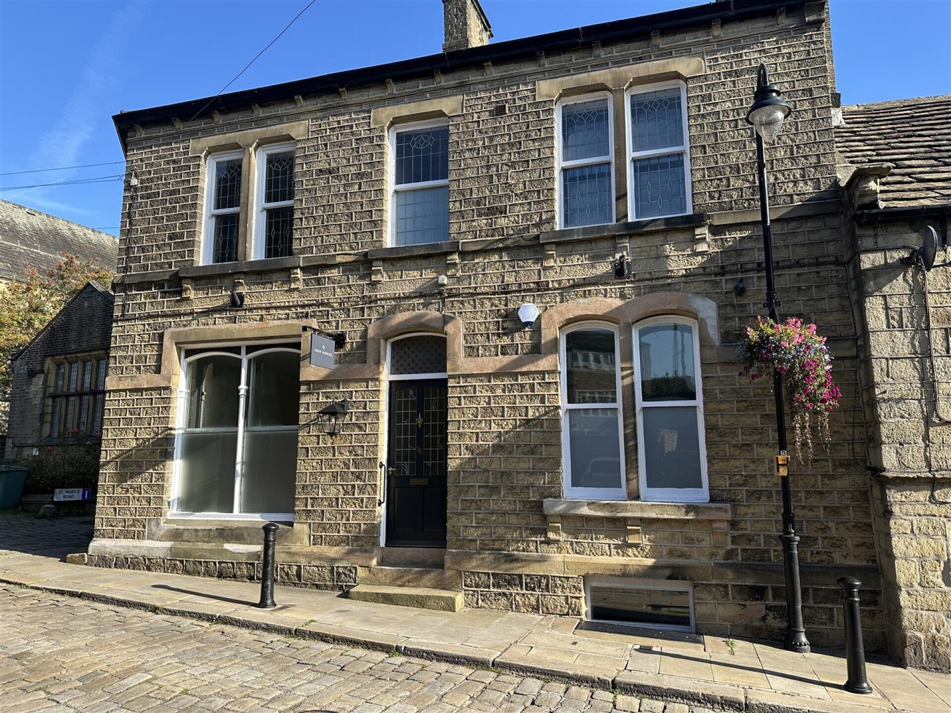 16 Church St, Holmfirth en alquiler Foto principal- Imagen 1 de 14