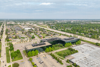 300 E Big Beaver Rd, Troy, MI - vista aérea  vista de mapa