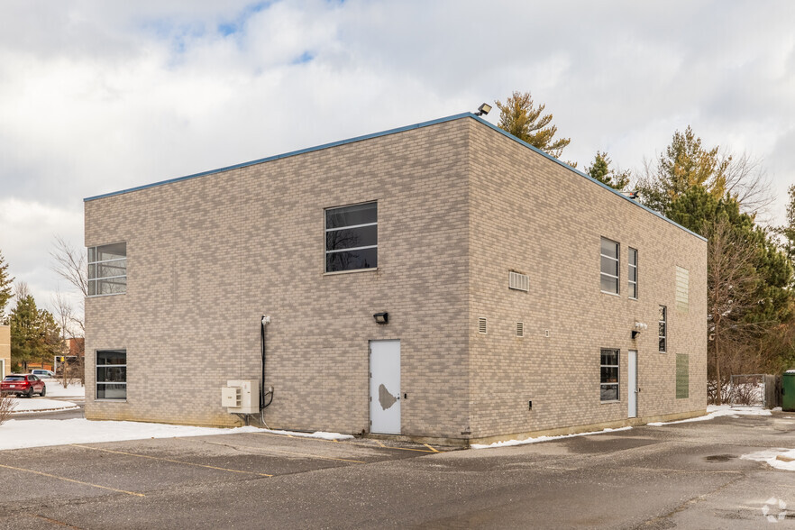 17 Auriga Dr, Ottawa, ON en alquiler - Foto del edificio - Imagen 3 de 3