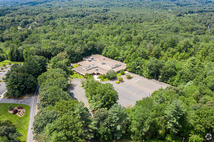 135 Darling Dr, Avon, CT en venta - Vista aérea - Imagen 3 de 6