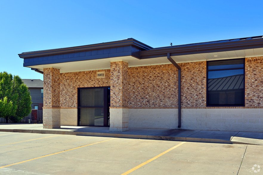 530 Pointe Parkway Blvd, Yukon, OK en venta - Foto del edificio - Imagen 3 de 20