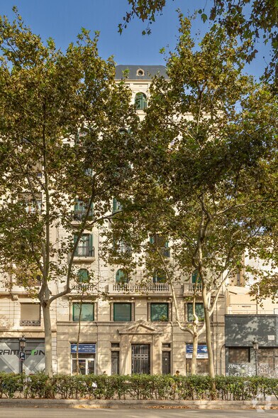 Local en Barcelona, Barcelona en alquiler - Foto del edificio - Imagen 2 de 2