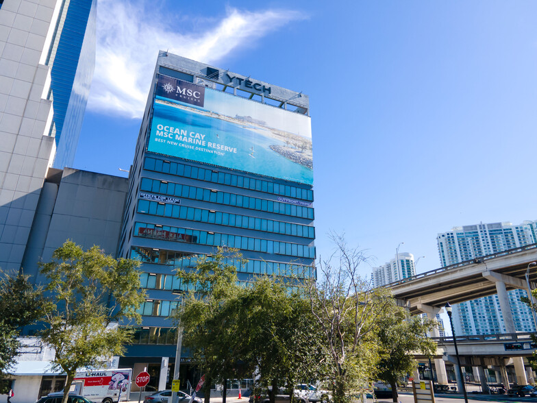 33 SW 2nd Ave, Miami, FL en alquiler - Foto del edificio - Imagen 3 de 8