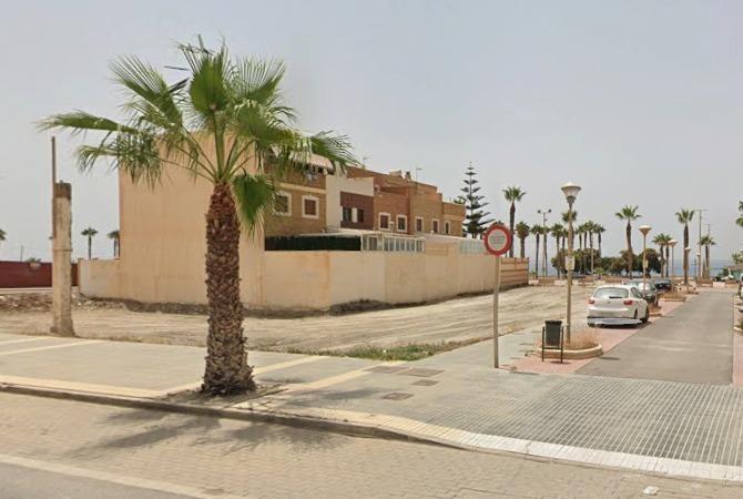 Terreno en Almería en venta - Foto del edificio - Imagen 2 de 2