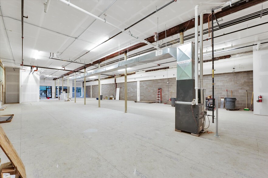 205 N Neil St, Champaign, IL en alquiler - Foto del interior - Imagen 2 de 15