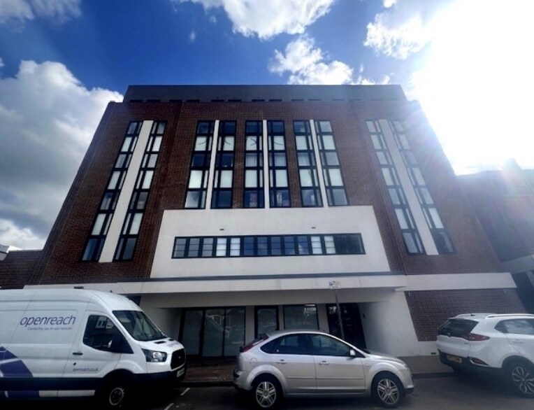 High St, Waltham Cross en alquiler Foto del edificio- Imagen 1 de 3