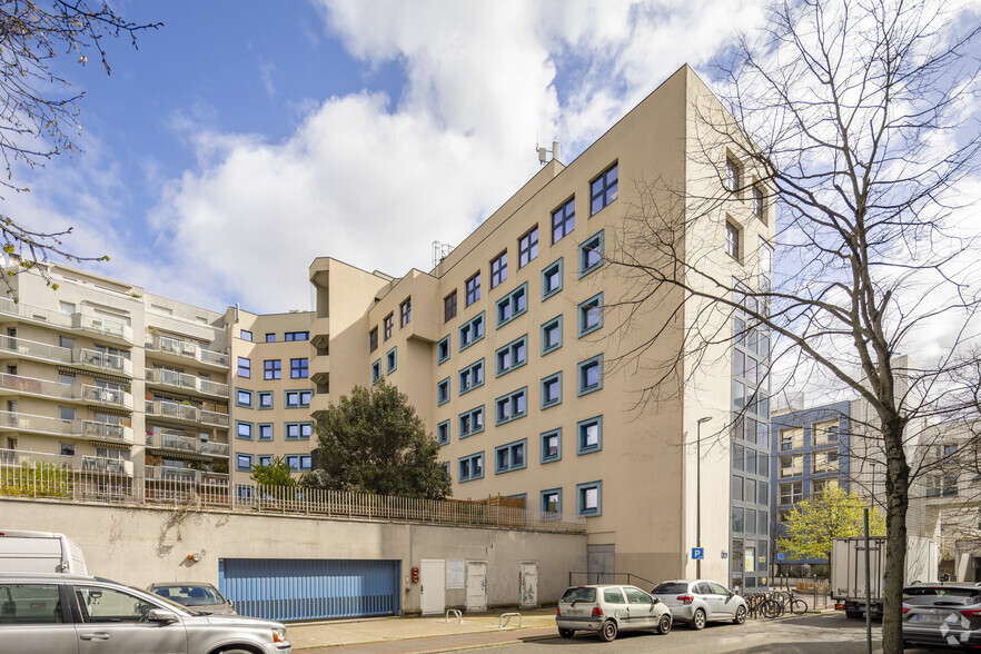 Oficina en 13 Rue Salomon De Rothschild, 92150 Suresnes, Suresnes en venta - Foto del edificio - Imagen 2 de 3