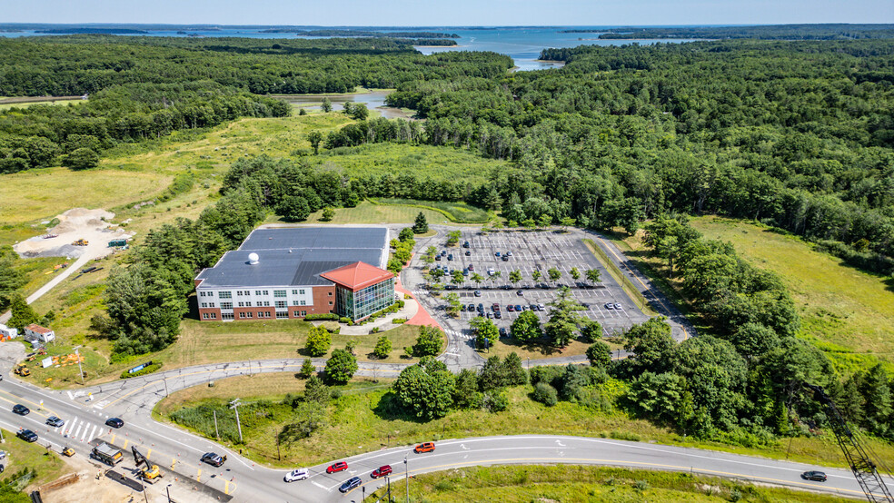 2 Delorme Dr, Yarmouth, ME en venta - Foto del edificio - Imagen 1 de 31