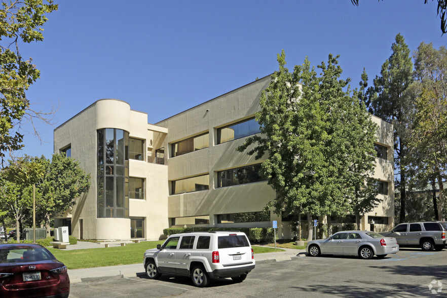 2876 Sycamore Dr, Simi Valley, CA en alquiler - Foto del edificio - Imagen 1 de 5