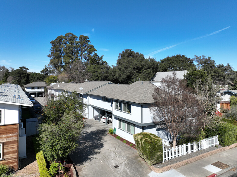 877 Sonoma Ave, Santa Rosa, CA en venta - Foto del edificio - Imagen 1 de 31