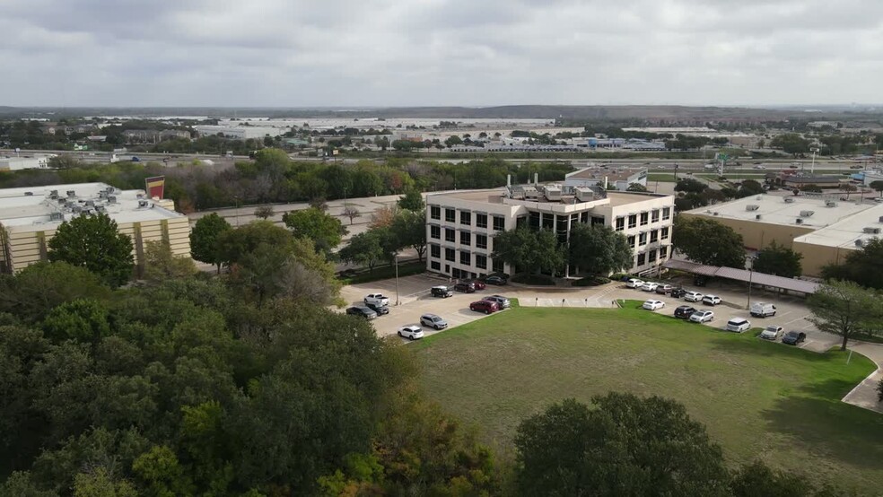 417 Oakbend Dr, Lewisville, TX en alquiler - Vídeo de anuncio comercial - Imagen 2 de 18