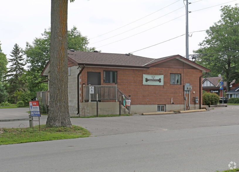 1456 Mosley St, Wasaga Beach, ON en venta - Foto del edificio - Imagen 2 de 2