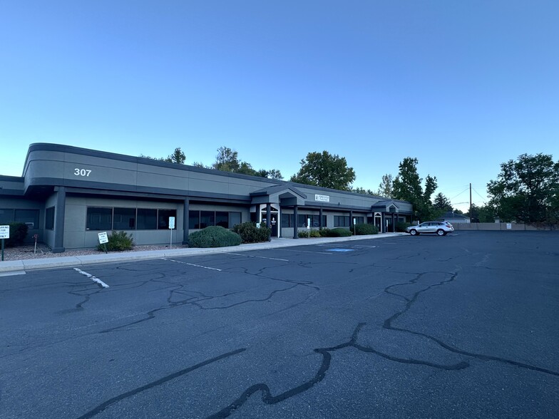 307 W Winnie Ln, Carson City, NV en alquiler - Foto del edificio - Imagen 3 de 7