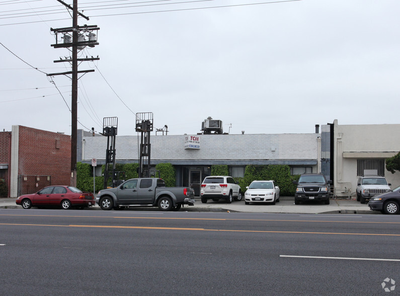 8111 Lankershim Blvd, North Hollywood, CA en alquiler - Foto del edificio - Imagen 2 de 2