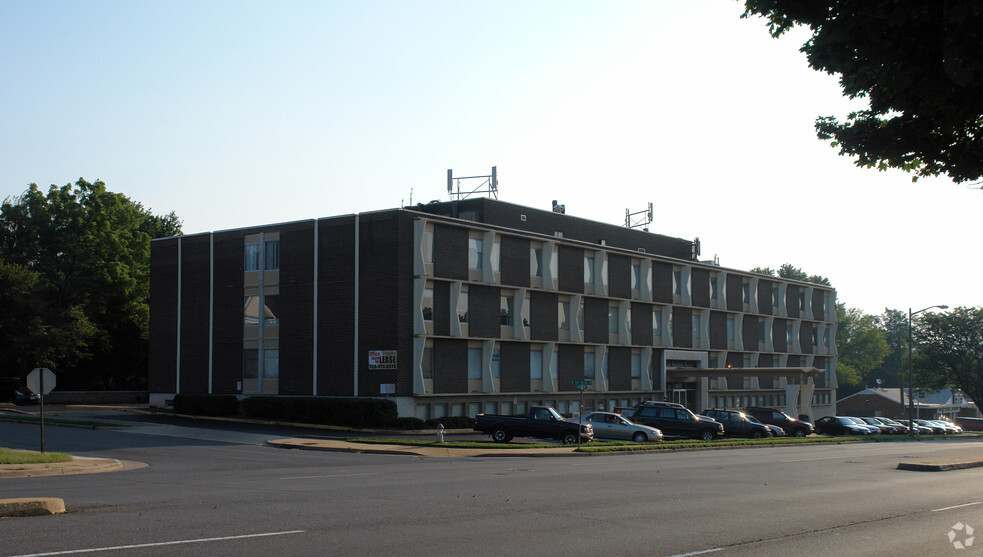 900 S Washington St, Falls Church, VA en alquiler - Foto del edificio - Imagen 3 de 7