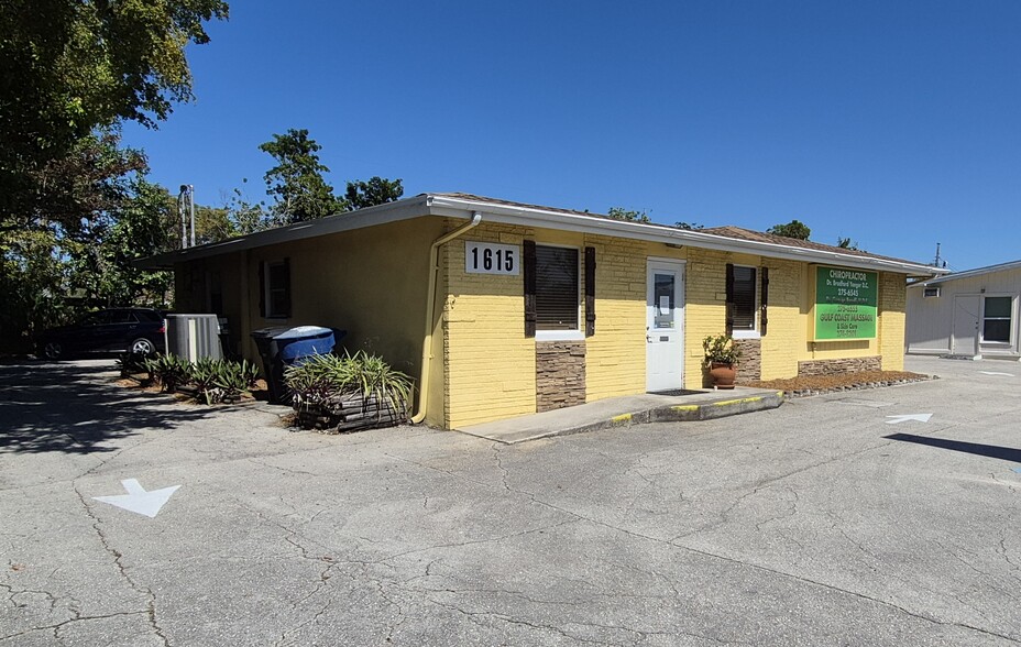 1615 Colonial Blvd, Fort Myers, FL en venta - Foto del edificio - Imagen 2 de 12