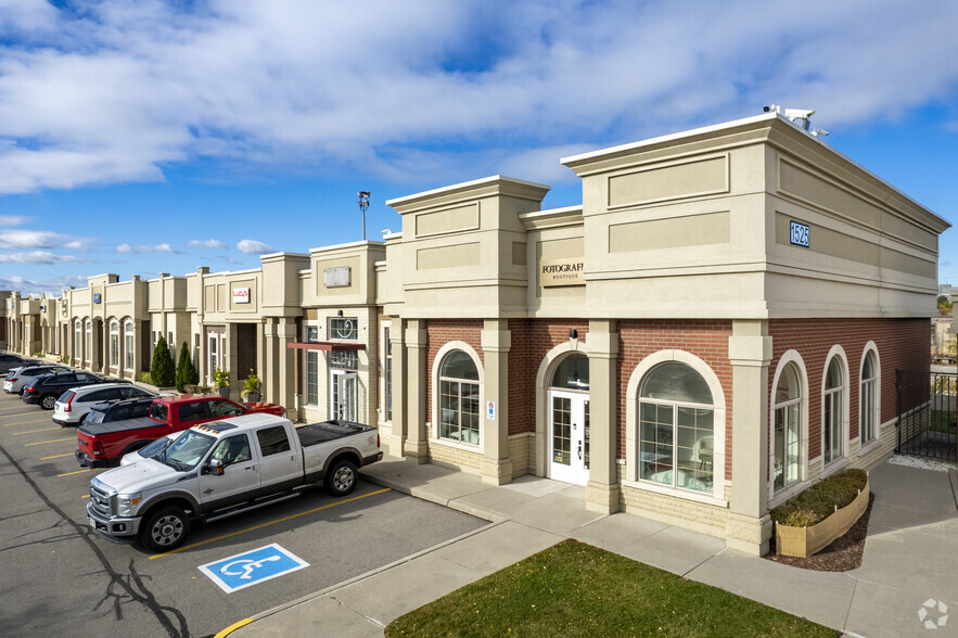 1525 Cornwall Rd, Oakville, ON en venta - Foto del edificio - Imagen 3 de 4