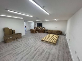 291 Wakefield Rd, Lepton en alquiler Foto del interior- Imagen 1 de 2